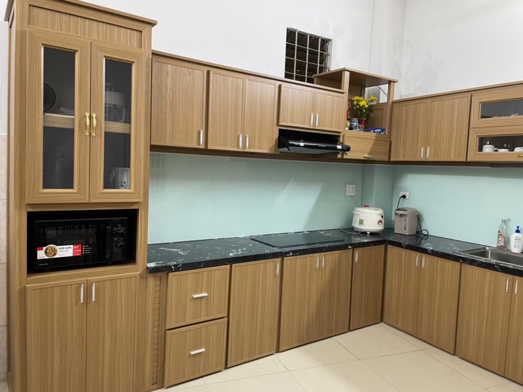 Tủ bếp nhựa cao cấp tối giản 2025 Tủ bếp nhựa cao cấp tối giản 2025