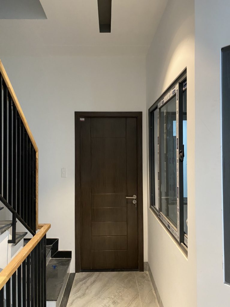 Cửa composite cách âm phòng ngủ Đà Nẵng đóng mở êm nhẹ