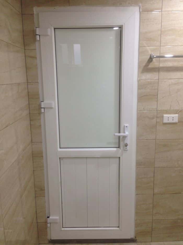 *   cửa nhựa giả gỗ phòng vệ sinh